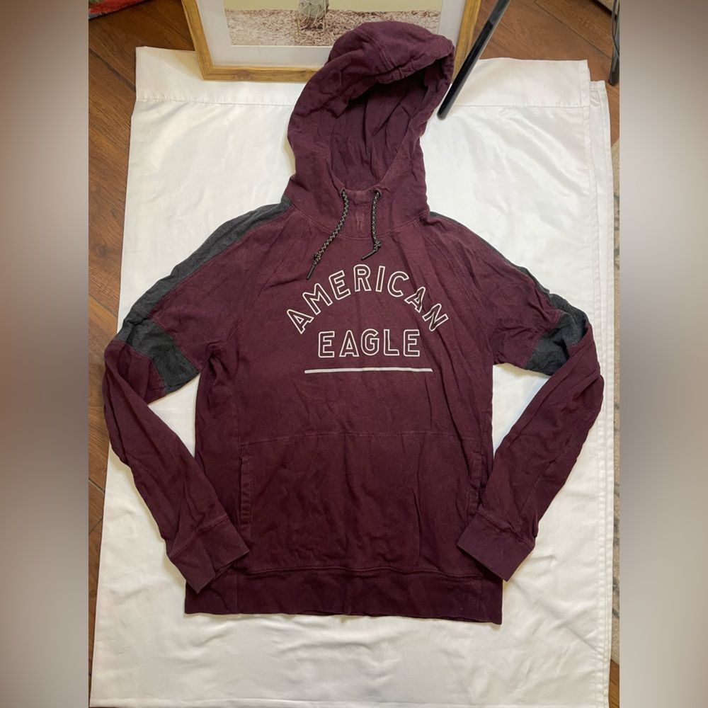 Men’s American Eagle size small burgundy hoodie